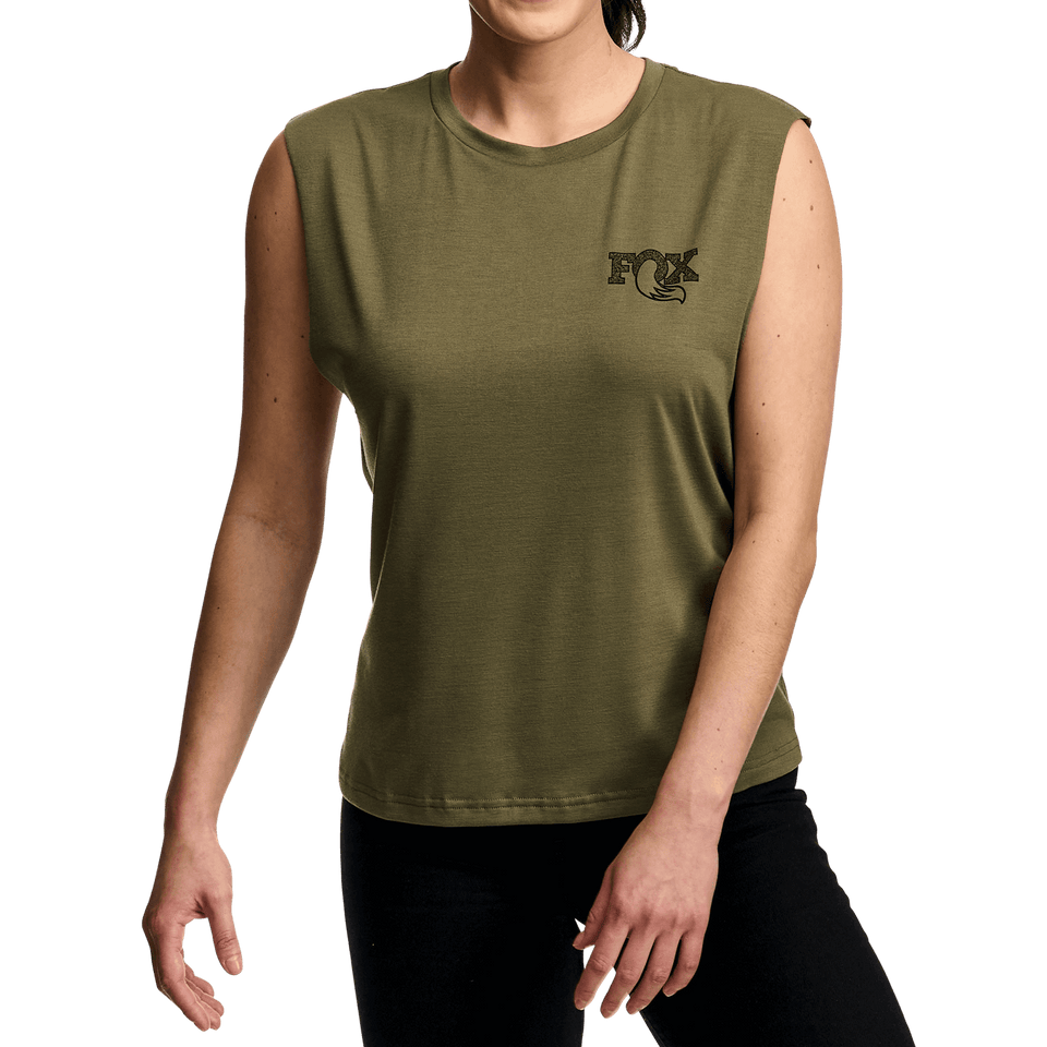 https://serenity-foxfactory.asset.akeneo.cloud/fox_asset_family/media/SSG_Apparel_textured_slstee_green_womens_hero_pdpb_m_3x.png