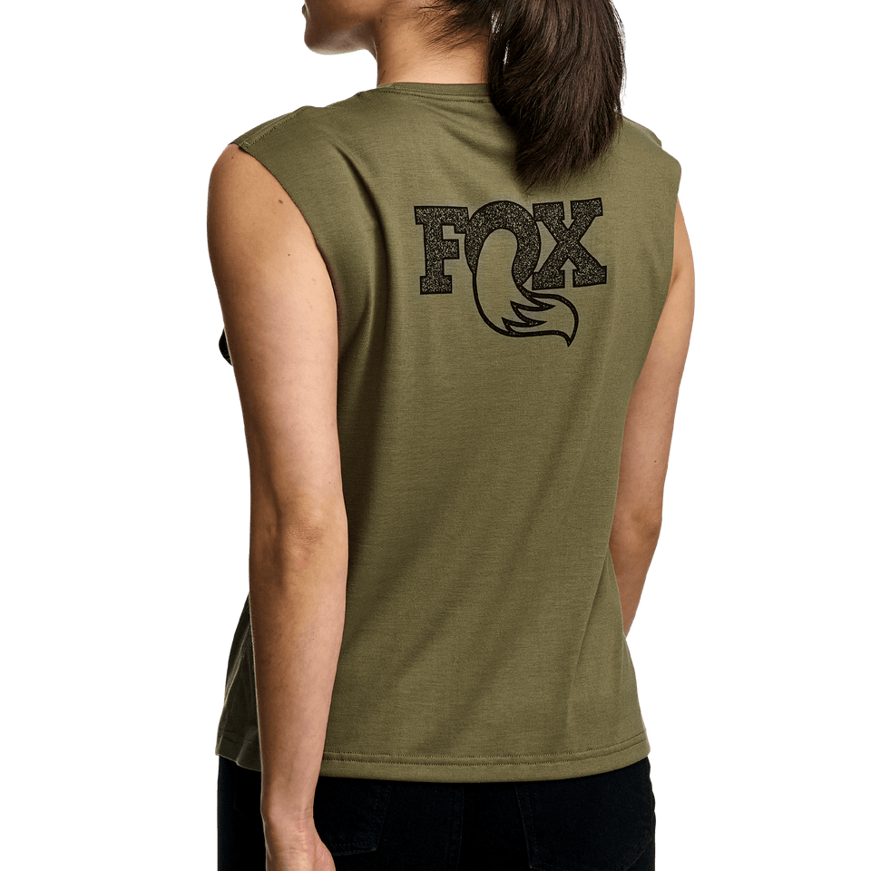 https://serenity-foxfactory.asset.akeneo.cloud/fox_asset_family/media/SSG_Apparel_textured_slstee_green_womens_rotation_2_pdp_3x.png